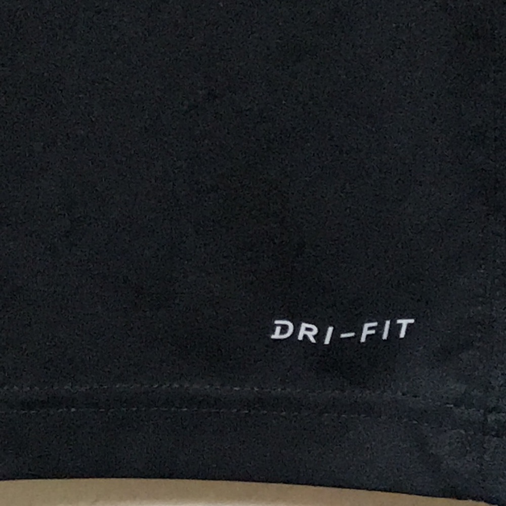Nike Men's Black Sleeveless Tank with White Swoosh. Good Condition. Size XL. - Picture 5 of 7
